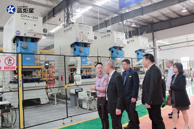 集成灶招商,集成灶加盟好嗎,這是藝術(shù)的裝飾 集成灶加盟圖