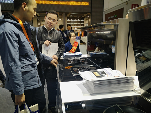 (藍(lán)炬星展會次日現(xiàn)場)