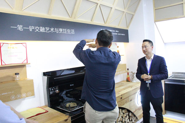 這樣的吸煙高度，油煙真的不過臉