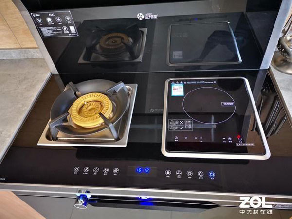 (藍(lán)炬星S5控制面板全部位于灶臺面上)