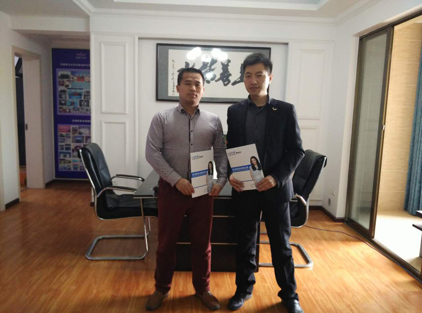 喜訊！貴陽鄒總成功加盟藍(lán)炬星集成灶