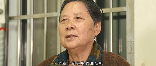 以前家庭廚房都用的油煙機(jī)