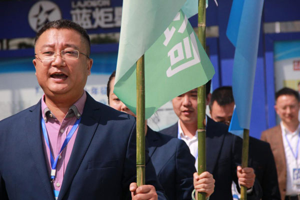 戰(zhàn)旗獵獵，閃耀榮光