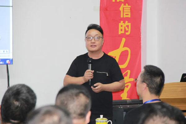 執(zhí)行總裁廖春發(fā)表講話