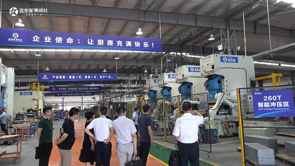 參觀藍(lán)炬星智能智造生產(chǎn)線