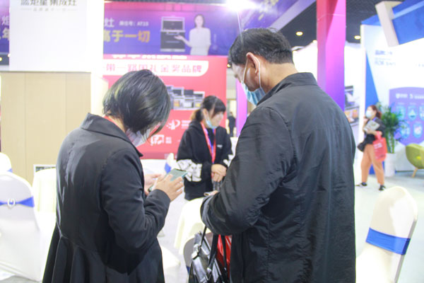 藍炬星集成灶展位現(xiàn)場