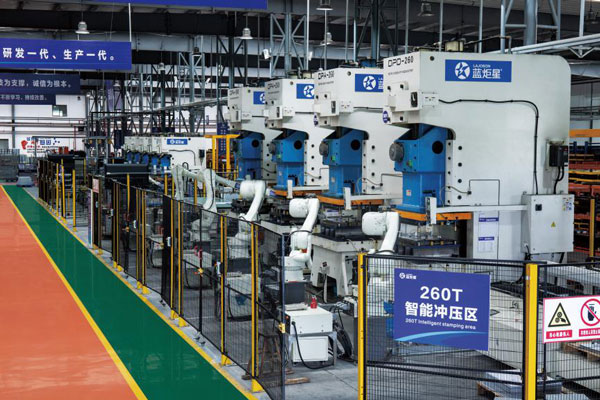 藍炬星集成灶智能生產(chǎn)車間