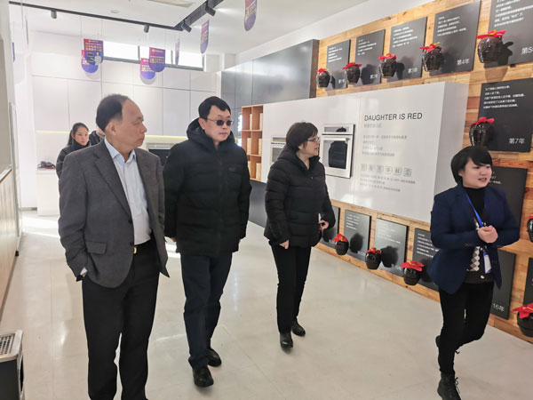 中國五金協(xié)會領(lǐng)導(dǎo)一行參觀藍(lán)炬星集成灶體驗(yàn)館