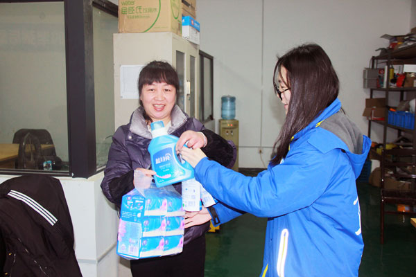 藍(lán)炬星總經(jīng)辦為各個(gè)部門在崗女職工送上暖心福利