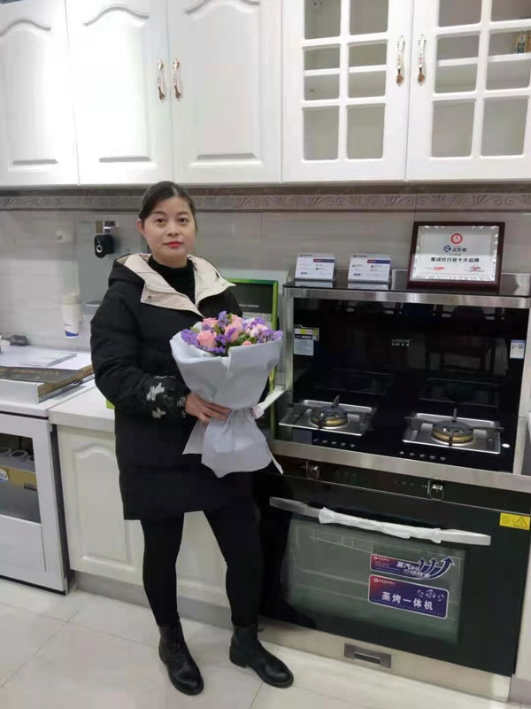 藍(lán)炬星總經(jīng)辦為各個(gè)部門在崗女職工送上暖心福利