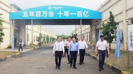 省中小企業(yè)服務(wù)中心婁萬總主任一行蒞臨藍(lán)炬星企業(yè)園區(qū)調(diào)研