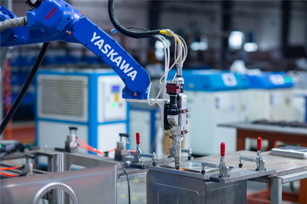 藍炬星智能生產(chǎn)車間機械臂