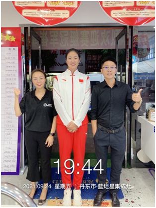 藍(lán)炬星集成灶，冠軍之選！東港奧運(yùn)賽艇冠軍崔曉桐烹飪“神器”新選擇